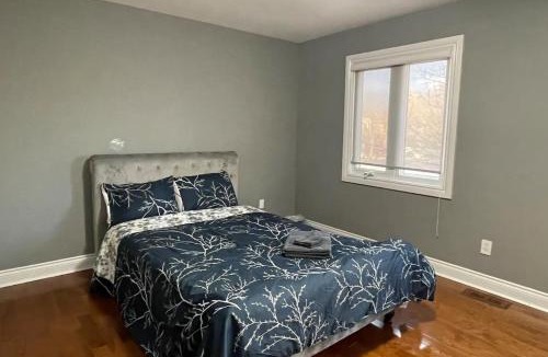 Richmond Hill House | Family-Friendly Retreat for 14 in Richmond Hill