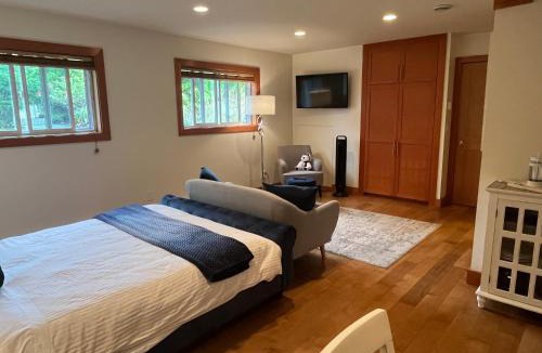 Regional District of Nanaimo House | A Seaside Jacuzzi Escape in Parksville, BC, Canada