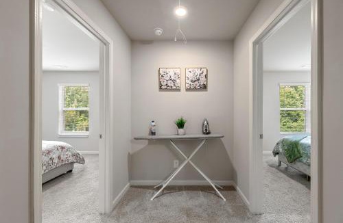 Cliftondale Apartment | Atlanta Luxe Stay 5 Bedrooms, Comfort & Style sleeps 16