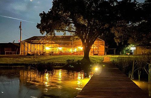 Lake Hamilton House | Lake Hamilton III - Heated Pool & Backyard Oasis ~ Kayaks ~ Lake Access ~ Theater ~ EV Charger