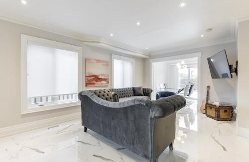 Vaughan House | Luxury Adventure, Rutherford Go station & Wonderland