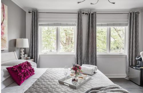 Cabbagetown South House | Downtown Luxury Victorian Retreat