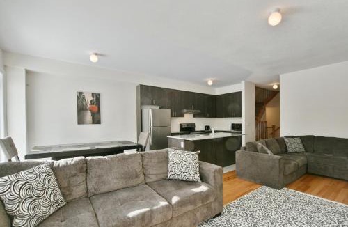 The Blue Mountains House | New Blue Mountain Village Snowbridge Executive Townhome Sleeps 10 with Outdoor Pool and Shuttle