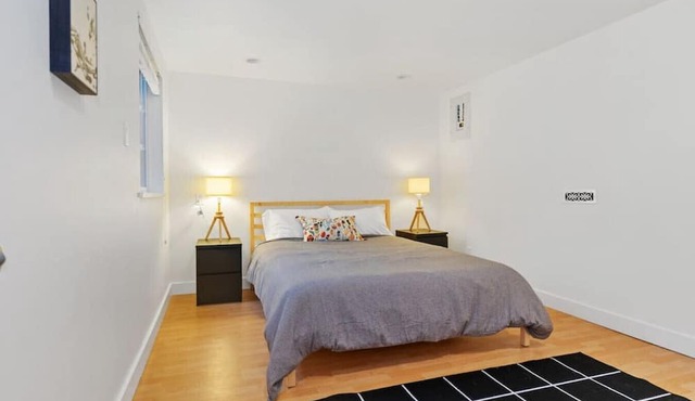 Cozy and Calm: Modern Studio with Private Entrance