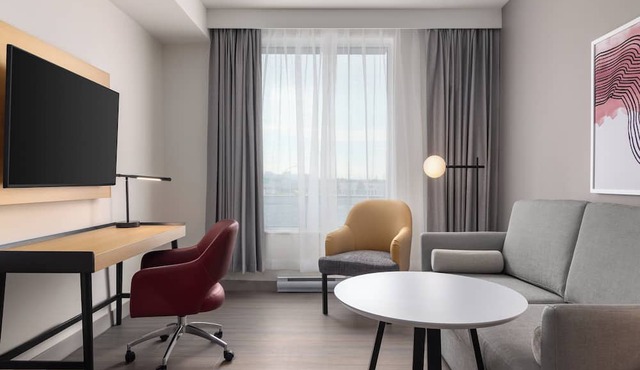 Staybridge Suites Montréal Airport - St-Laurent by IHG