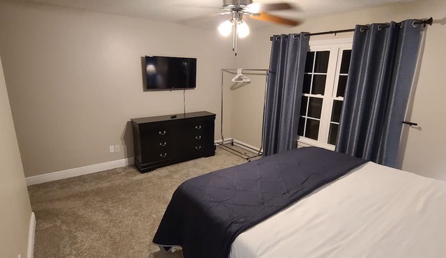 A QUIET CONDO IN ATLANTA w/BALCONY 1king 1 Queen 2 twins 1 Qu Air mattress