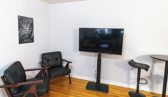 COZY, QUAINT, BEAUTIFUL ONE BEDROOM APARTMENT NEWARK