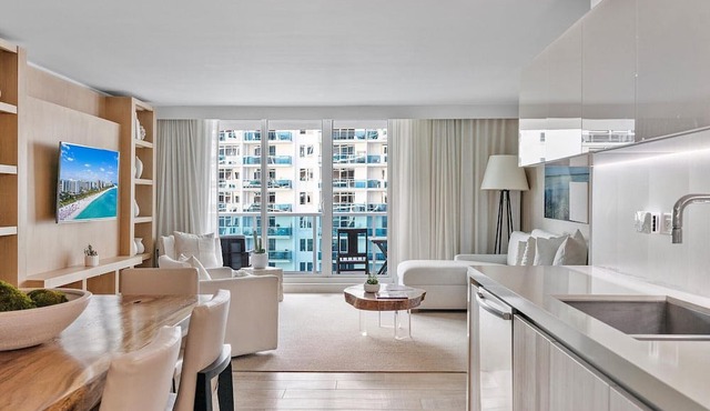 Premier 3-Bedroom Oceanview + Den at 1 Hotel & Homes