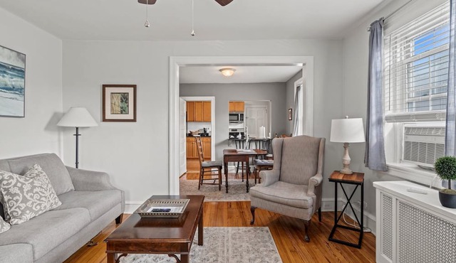 Bryn Mawr Gem/Balcony/Dedicated Parking/50”TV