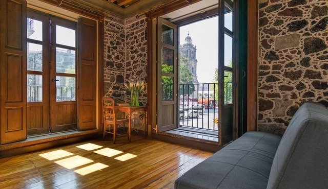 2BR historical suite w/BALCONIES TO THE CATHEDRAL. Great for families