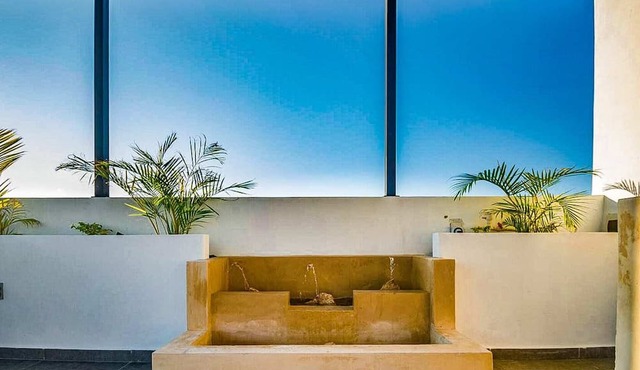 ~ Queen Studio PDC Oasis ~ POOL + ROOFTOP Lounge ~ Walk to 5ª Avenida & Best Pla