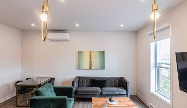 2 Bedroom Luxury in the Mile End by Denstays