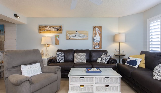 CRC 1105 - Ground Floor Condo with Great Pool & Beach Access