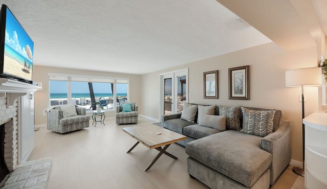 Beachfront 2 Bedroom Condo on Casey Key