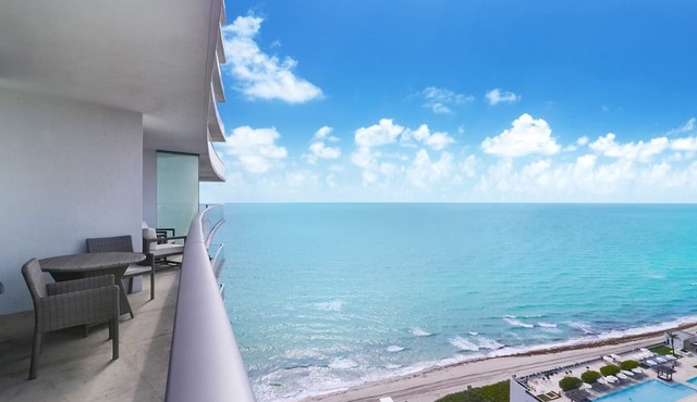 Ocean Breeze Condo with Two Bedrooms and Pool