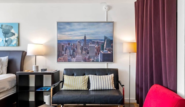 (CPG) Serviced Studio w/Full Kitchen in Quiet Neighborhood