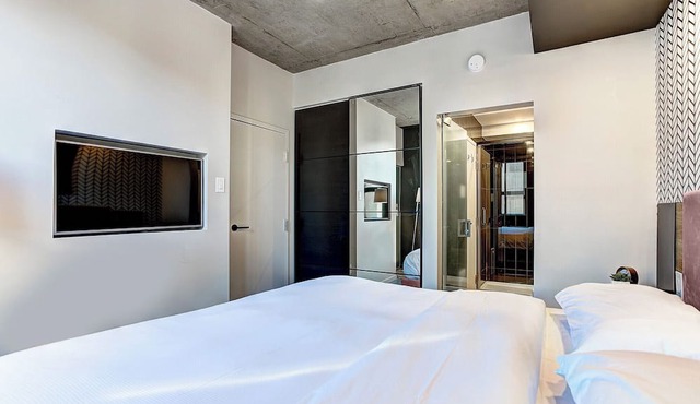 Modern Apartment with All Amenities