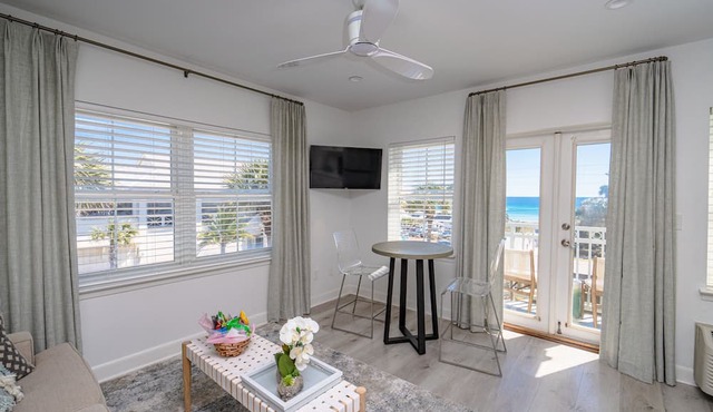 Gulf Views!/corner unit/deeded beach access/pickleball courts