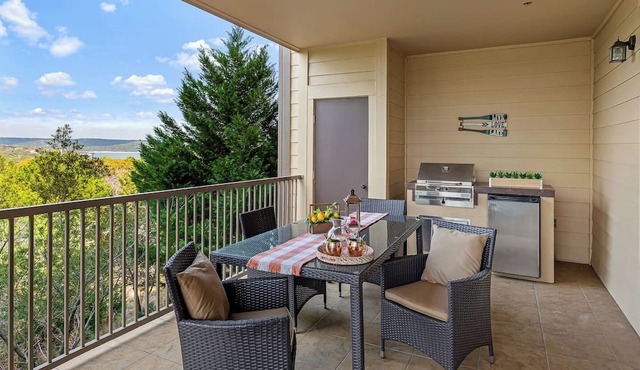 Lovely Villa in the Hollows, Lake View, 4 Pools