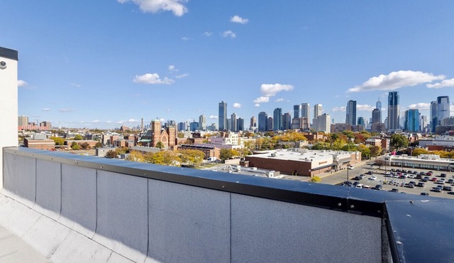 Spacious 3BR Loft | 15 From NYC & MetLife| Great Value | Groups Welcome