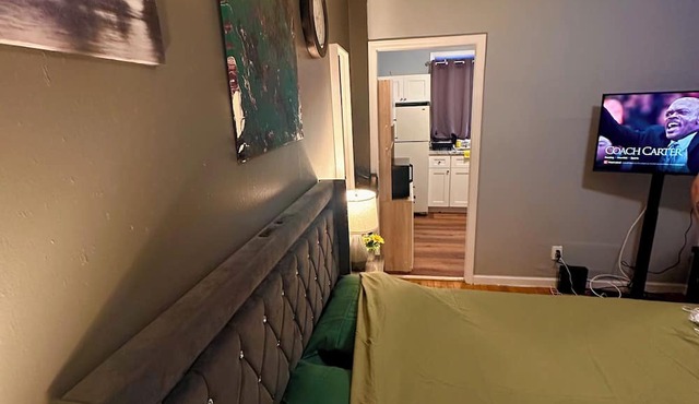 Fabulous studio apartment with AC in West New York