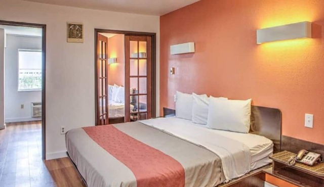 1 Queen Bed|Suite,Nsmk,Sofa-Bed
