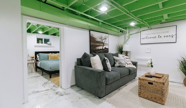 W/D Included - 10 min to Downtown - Comfy - Private Lower Level Suite - Spacious