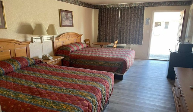 2 Queen Bed | Smoking