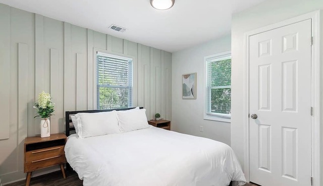 Charming 2BR Retreat-Free Parking