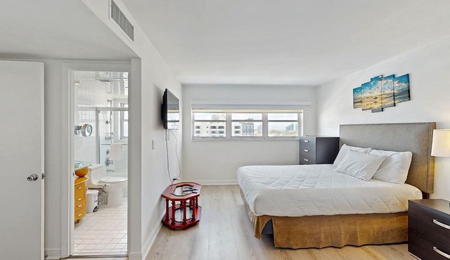 Getaway condo near the beach with Wifi & fully equipped kitchen