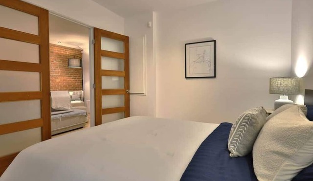 Panet – Chic 3BR Apt with Exposed Brick wall