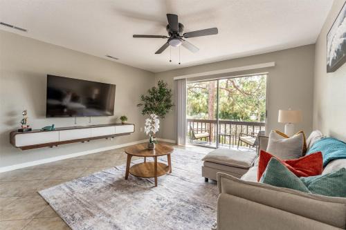 Coastal 2-Bedroom Condo with Pools & Balcony Near Siesta Key
