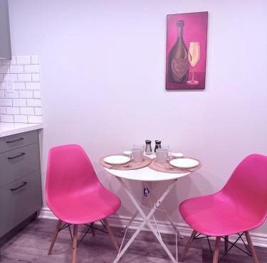 Large Private Suit With Free Parking