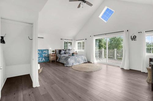Waterfront Cottage w Pool Beach Access