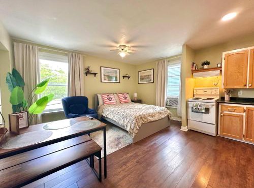 Summer Sale 1BR Big Kitchen by River and Trails