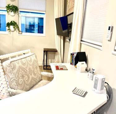 Beachtown Remote Worker Friendly-High Speed WiFi-Pets Welcome-Lido Beach-Opera-Symphony-Walk or Bike to Restaurants-10 Acre Park with Pickleball, Tennis, Basketball