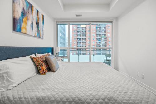 The Best Location 2 Bedroom Condo in Heart Downtown Toronto
