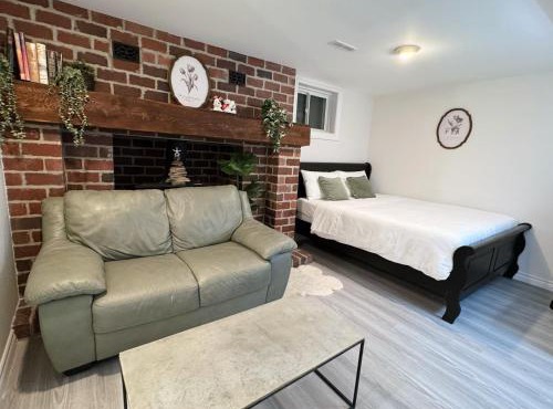 Modern Newly-Renovated Suite Free Parking