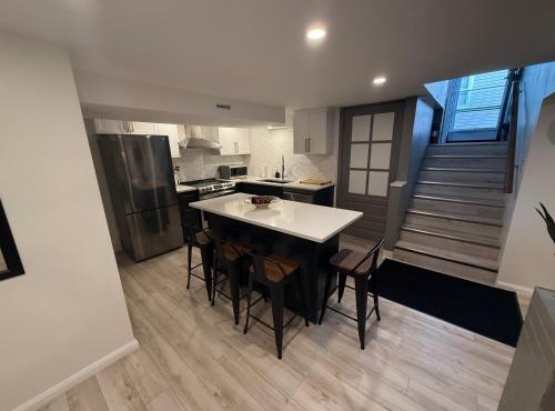 Aura Apartment Unit 2 Niagara Falls Self Check-in, Wifi and 1 Parking free