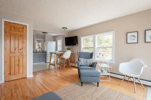 Private Lakefront Escape Swim Sip Wine Stargaze 25 Mins to Halifax