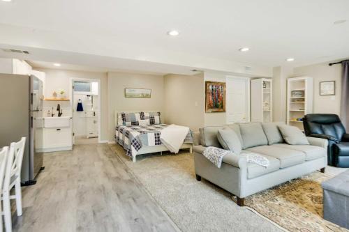 Cozy Studio Stay in Liberty: Hike, Relax, Explore!